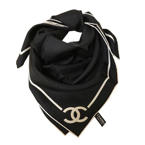 Foulard Chanel .